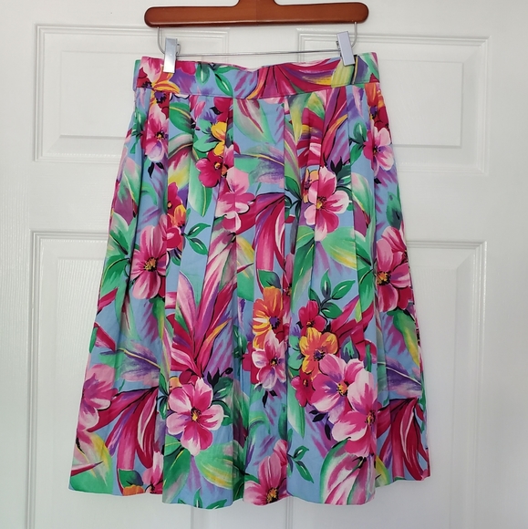 VINTAGE Large Pleat Floral Skirt - Picture 4 of 11